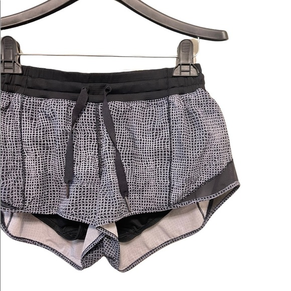 Lululemon Fall Net Print Drawstring Mesh Inset Running Hotty Hot Shorts - Picture 6 of 9